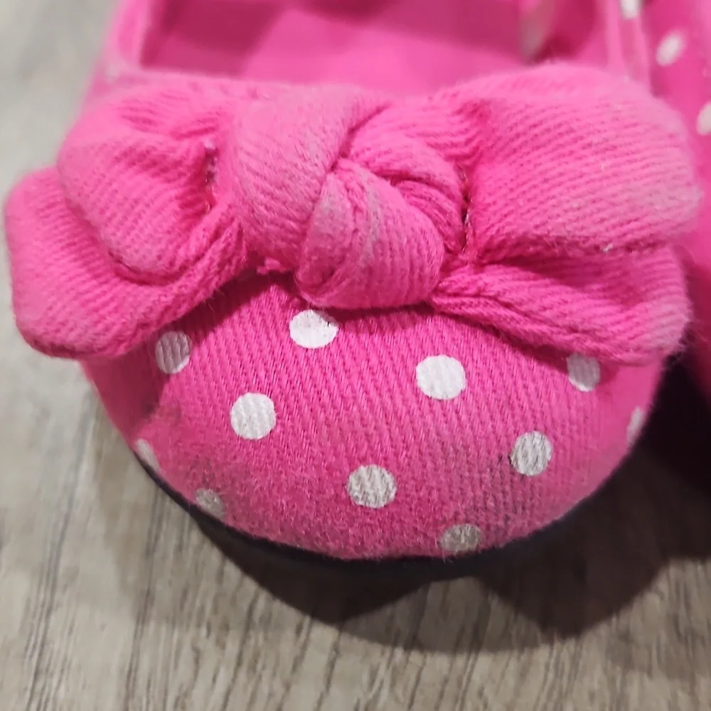 Place Pink Polka Dot Kids Shoes with Bow size 5